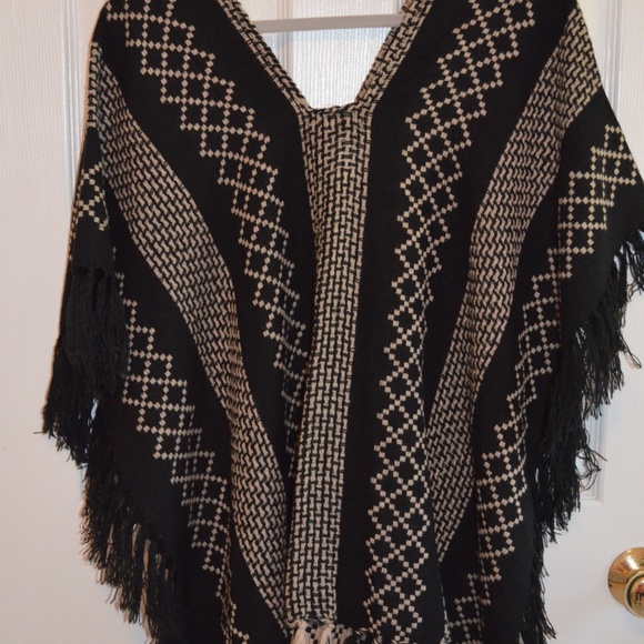 Black and Tan Woven Poncho - Picture 2 of 4